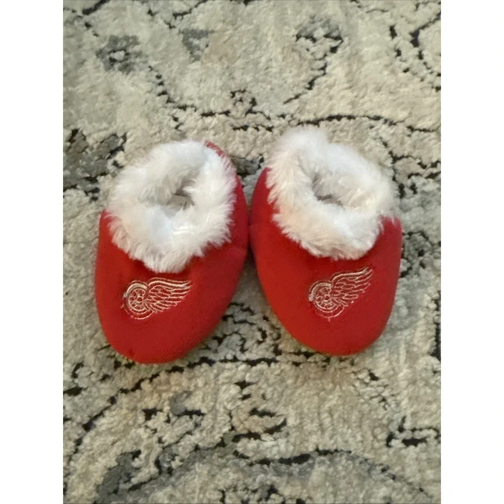 Too Cute! New Licensed Detroit Red Wings Baby Booties Socks 2 Pair  S136